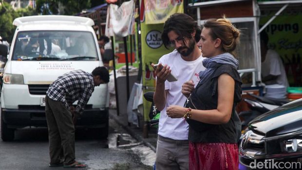 Wisata kuliner di Jalan Sabang, Jakarta sudah melegenda sejak masa lampau. Namun kondisi jalanan masih tampak semrawut, terutama di jam pulang kerja.