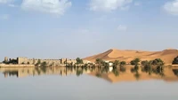 Hujan deras mengguyur Maroko yang berlangsung selama dua hari, setara dengan curah hujan satu tahun. Akibatnya, air membanjiri Gurun Sahara dan mengisi danau yang sudah setengah abada kering. Foto: AP via New York Post