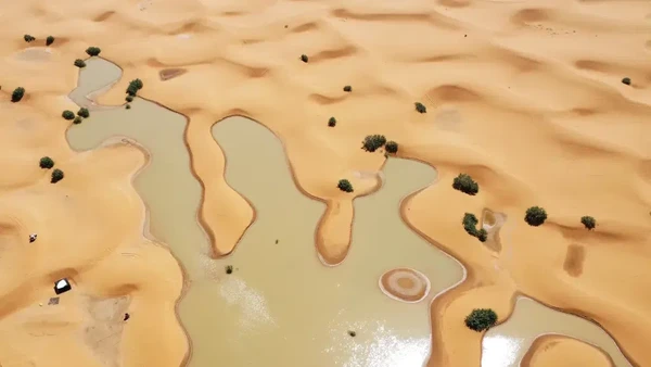 Danau di Gurun Sahara Terisi Banjir Akibat Curah Hujan Ekstrem