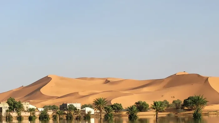 Air membanjiri Gurun Sahara dan mengisi danau yang sudah setengah abad kering.