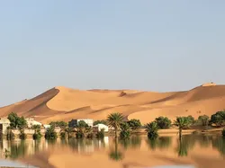 Danau di Gurun Sahara Terisi Banjir Akibat Curah Hujan Ekstrem