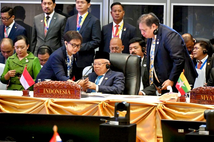 Airlangga, Retno Marsudi Dampingi Wapres