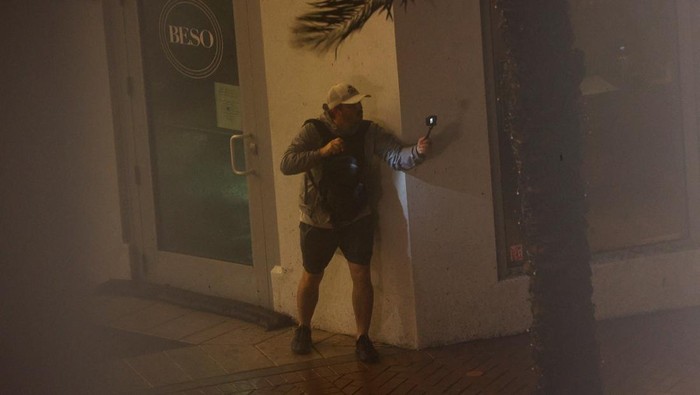 Angin Kencang Hantam Florida Akibat Badai Ganas Milton Badai Milton menerjang daratan Florida, Amerika Serikat, pada Rabu (9/10) malam. Badai tersebut membawa angin kencang, hujan, serta gulungan badai.