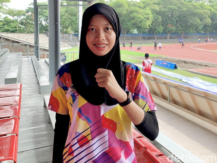 Atlet disabilitas Karisma Evi Tiarani (23) saat berlatih di Stadion Sriwedari Kota Solo, Kamis (3/10/2024).