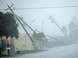 Topan Milton Hantam Florida Tewaskan 10 Orang