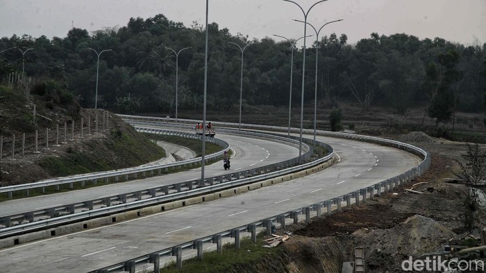 Pembangunan Jalan Tol Jakarta-Cikampek (Japek) II Selatan sepanjang 64 km tengah dikerjakan. Begini progresnya.