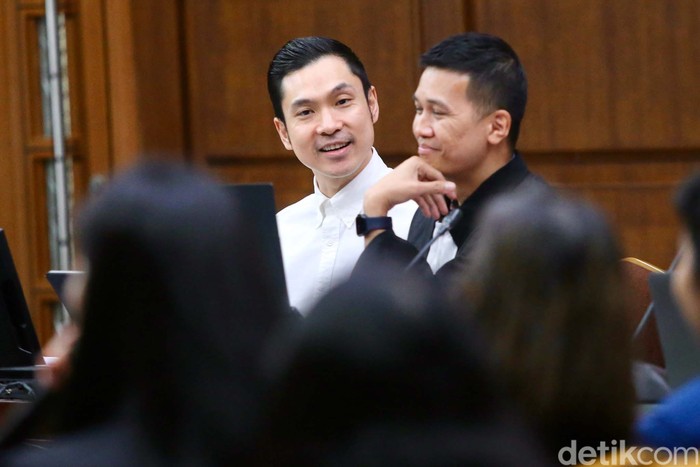 Sandra Dewi bersaksi di sidang kasus korupsi pengelolaan timah untuk suaminya, Harvey Moeis. Sandra Dewi menyebut Harvey suami tercinta dalam sidang.
