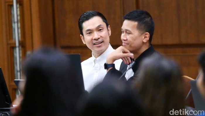 Sandra Dewi bersaksi di sidang kasus korupsi pengelolaan timah untuk suaminya, Harvey Moeis. Sandra Dewi menyebut Harvey suami tercinta dalam sidang.