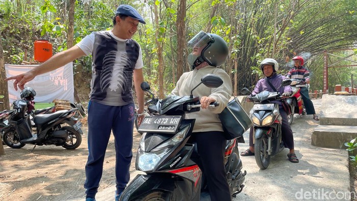 Cabup nomor urut 1, Ipong Muchlissoni
