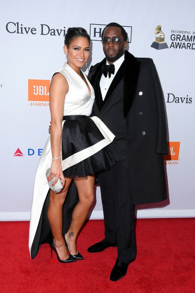 Pada 2014, Sean Diddy Combs dan Cassie Ventura dikabarkan bertunangan karena pemenang Grammy itu mengunggah foto cincin berlian yang kemudian terlihat dikenakan oleh Cassie. Namun Diddy dan Cassie tidak pernah menanggapi apakah lamaran tersebut terjadi atau tidak. Foto: Getty Images/Kevin Mazur