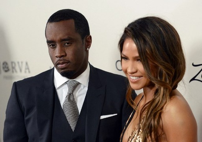 Sean Diddy Combs atau P Diddy bertemu Cassie pada 2005 saat wanita itu baru berusia 19 tahun. Saat itu Diddy tengah menjalin hubungan cinta putus-sambung dengan Kim Porter, wanita yang meninggal pada 2018 dan memberinya tiga anak. Foto: AFP/CHRIS DELMAS
