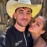 Cassie Ventura move on dari P Diddy setahun setelah putus. Pada Agustus 2019 dia menikah dengan seorang pelatih olahraga pribadi bernama Alex Fine. Dari pernikahan tersebut Cassie dikaruniai dua anak, Frankie dan Sunny. Foto: Dok. instagram.com/cassie