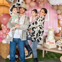 Saat video Cassie dipukuli secara brutal oleh Sean Diddy Combs atau P Diddy viral, suami model, aktris dan penyanyi itu langsung bersuara memberikan dukungan. “Pria yang memukuli wanita bukanlah pria. Pria yang tidak bisa melindungi bukanlah pria. Sebagai pria, kekerasan terhadap wanita tidak seharusnya dilakukan. Istri, anak perempuan, saudara perempuan, dan ibu kita seharusnya dilindungi dan dicintai,” tegas suami Cassie Ventura, Alex Fine. Foto: Dok. instagram.com/cassie