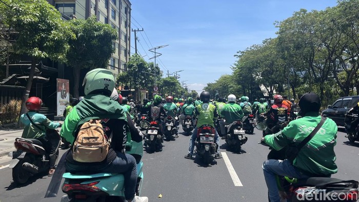 Demo ojol di Surabaya