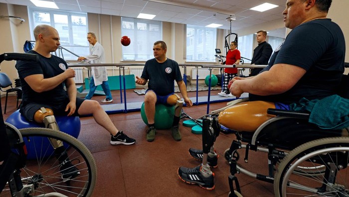 A view shows prosthetic legs at the Donetsk prosthetic and orthotic centre, in the course of Russia-Ukraine conflict in Donetsk, Russian-controlled Ukraine, October 8, 2024. REUTERS/Alexander Ermochenko     TPX IMAGES OF THE DAY