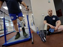 Di Sini Tentara Rusia yang Cacat Berlatih Menggunakan Anggota Tubuh Palsu