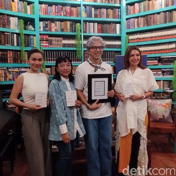 Didiet Maulana Luncurkan Buku Puisi Pesan yang Datang Belakangan