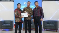 Saleh Husin mengatakan, bukunya disusun dari hasil disertasinya di Universitas Indonesia berjudul Hilirisasi Industri Sawit untuk Memperkuat Perekonomian Nasional dan Meningkatkan Posisi Tawar Indonesia dalam Perdagangan Dunia.Foto: Dok. Pribadi Saleh Husin