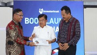 Hadir dalam peluncuran buku tersebut Wakil Presiden ke-10 dan 12 Jusuf Kalla, Menteri Perindustrian (Menperin) Agus Gumiwang Kartasasmita dan Menteri Perhubungan (Menhub) Budi Karya Sumadi, mantan Menteri Komunikasi dan informasi Rudi Antara.Foto: Dok. Pribadi Saleh Husin