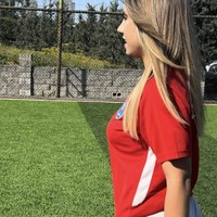 Elif memulai karier sepak bolanya di Tim Sepak Bola Wanita Beşiktaş ketika ia baru berusia 16 tahun. Namun, kariernya sebagai pemain harus berhenti setelah cedera parah pada ligamen anteriornya. Foto: dok. Instagram