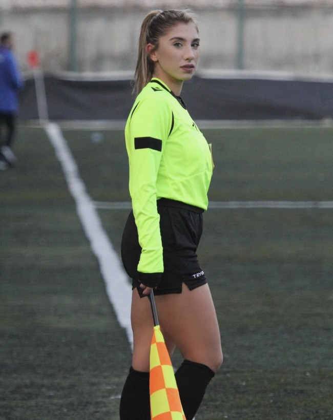 Elif adalah sosok yang memiliki perjalanan karier yang cukup menarik dan telah dikenal di dunia sepak bola Turki, terutama melalui aktivitasnya di media sosial. Foto: dok. Instagram