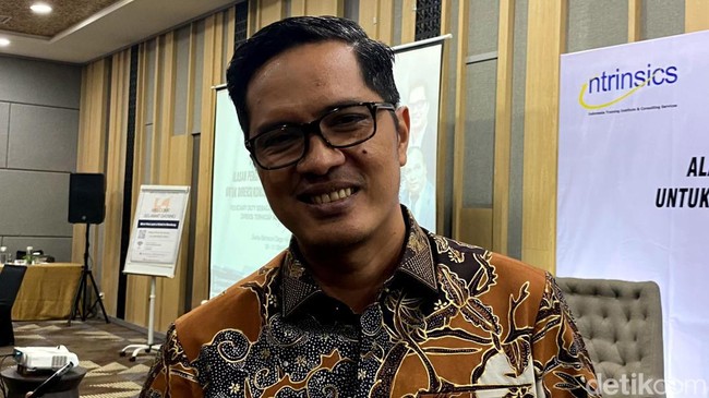 Banjir Kritik ke Febri Diansyah Eks Jubir KPK yang Kini Bela Hasto