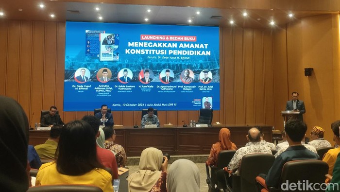 Ibas dalam peluncuran buku Dede Yusuf