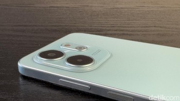 Infinix SMART 9 juga telah memiliki sertifikasi TÜV SÜD 48-Month Fluency (khusus varian 4/128GB) dan sertifikasi IP54 untuk proteksi terhadap cipratan air saat digunakan. Foto: Adi Fida Rahman/detikINET