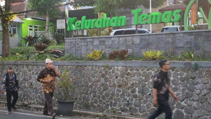 Kantor Kelurahan Temas, Kota Batu lokasi penembakan korban