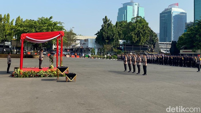 Kapolda Metro Jaya Irjen Karyoto memipin serah terima jabatan Dirsamapta hingga Kapolres Metro Jakarta Utara.