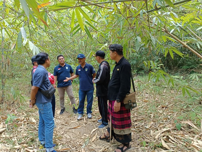 Kegiatan peninjauan lahan sirkuit di Lingkungan Lumbanan, Kelurahan/Kecamatan Sukasada, Buleleng, Kamis (10/10/2024). (KONI Buleleng)