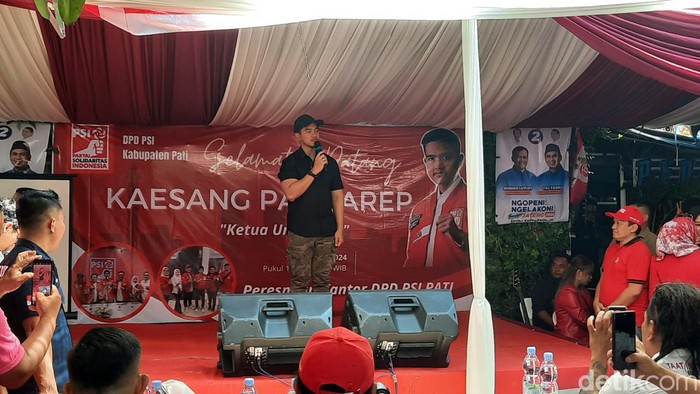 Ketua Umum PSI Kaesang Pangarep saat menghadiri acara peresmian kantor DPD PSI Pati, Kamis (10/10/2024).