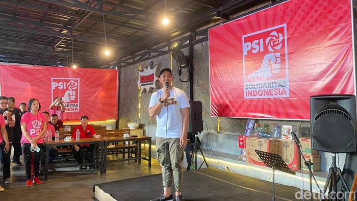Ketum PSI Kaesang Pangarep di Kafe Burjois, Semarang, Kamis (10/10/2024).