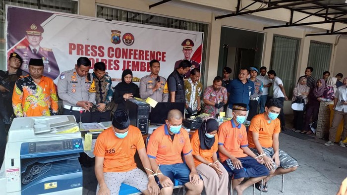 Komplotan pemalsu dokumen negara di Jember