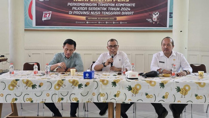Konferensi pers KPU NTB perihal perkembangan tahapan kampanye Pilkada 2024 di Mataram, Kamis (10/9/2024). (Helmy Akbar/detikBali)