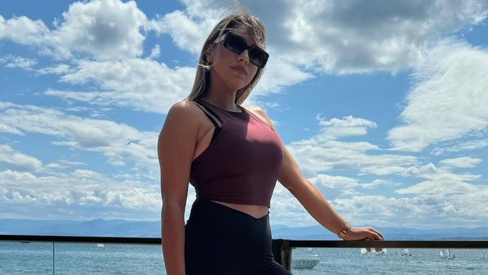 Liburannya Elif Karaarslan, wasit cantik Turki yang tersangkut skandal seks