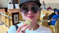 Sebelum sang suami terlibat kasus korupsi, Sandra terbilang aktif membagikan momen kulineran mewahnya di Instagram. Foto: Instagram Sandra Dewi