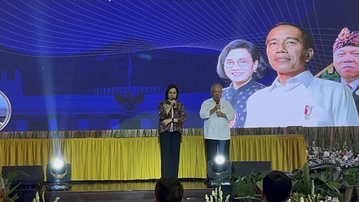 Menteri PUPR Basuki Hadimuljono dan Menteri Keuangan Sri Mulyani Indrawati