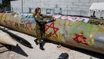 Militer Israel Pamerkan Puing-puing Rudal dari Serangan Iran