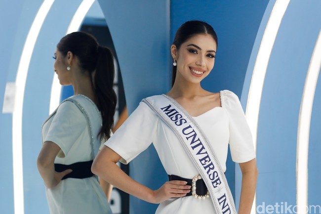 Sebagai seorang model sekaligus pengusaha di bidang fashion, Clara telah sukses membangun labelnya sendiri yang bernama Lucille. Tak hanya terjun di dunia model dan bisnis, Clara juga aktif menyuarakan isu yang dekat dengan hatinya, yaitu kesehatan mental. Melalui platform yang ia dirikan, Our Safe Space, Clara memberikan ruang aman bagi perempuan untuk berbagi dan mencari dukungan terkait kesehatan mental. Foto: Rafida Fauzia