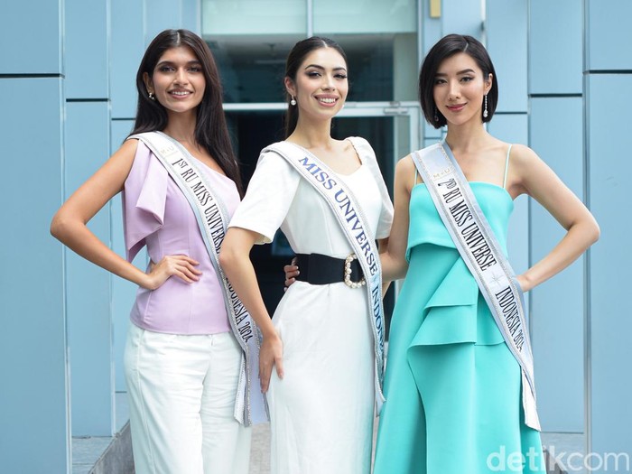 Miss Universe Indonesia 2024, Clara Shafira Krebs, 1st Runner-up Miss Universe Indonesia 2024, Fiza Javaid Khan, 2nd Runner-up Miss Universe Indonesia 2024, Nadia Ingrida Tjuatja, hadir dalam acara detikcom di Transmedia, Jakarta, Kamis (10/10/2024).