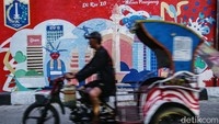 Ongkosnya pun bervariasi, namun Adi mengaku membuka argo mulai Rp 15.000 tergantung jarak tempuh, semakin jauh jarak yang ditempuh argo pun akan semakin bertambah.