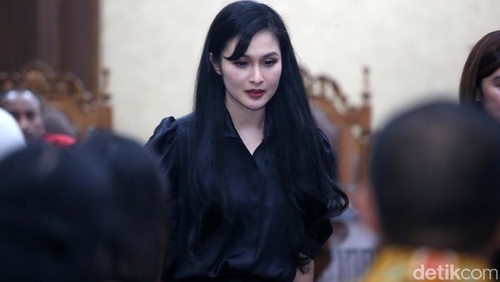 Sandra Dewi tiba di Pengadilan Tipikor Jakarta. Sandra Dewi akan bersaksi di sidang suaminya, Harvey Moeis, yang jadi terdakwa kasus korupsi pengelolaan timah.