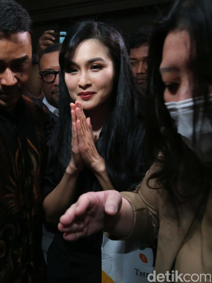 Sandra Dewi tiba di Pengadilan Tipikor Jakarta. Sandra Dewi akan bersaksi di sidang suaminya, Harvey Moeis, yang jadi terdakwa kasus korupsi pengelolaan timah.
