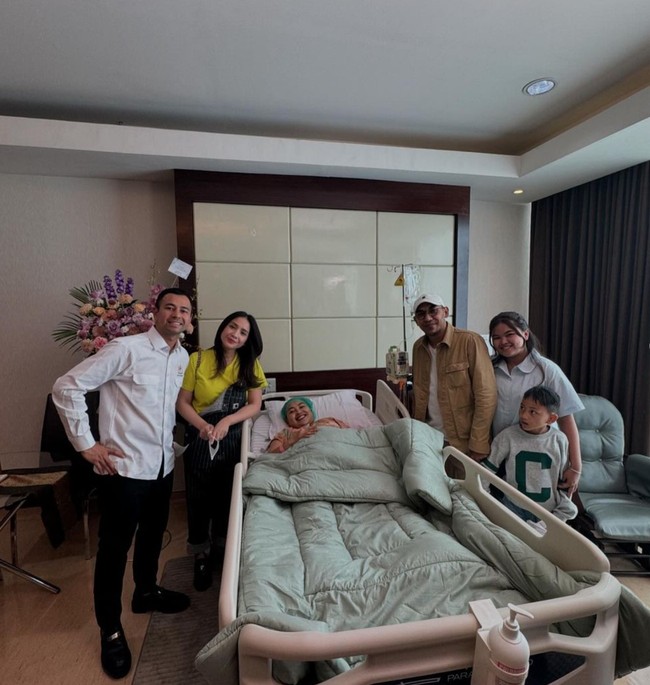 Mpok Alpa diketahui melahirkan di RS Bunda, sama seperti Nagita Slavina. Kabarnya biaya persalinan Mpok Alpa yang mencapai Rp 150 juta juga sepenuhnya ditanggung oleh Raffi Ahmad. Foto: Instagram/@nina_mpokalpa