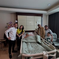 Mpok Alpa diketahui melahirkan di RS Bunda, sama seperti Nagita Slavina. Kabarnya biaya persalinan Mpok Alpa yang mencapai Rp 150 juta juga sepenuhnya ditanggung oleh Raffi Ahmad. Foto: Instagram/@nina_mpokalpa