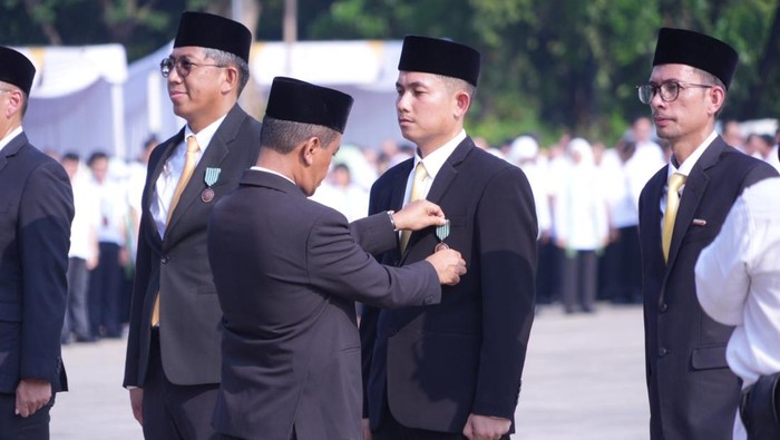 Pegawai PTBA Dianugerahi Satyalancana Wira Karya & Dharma Karya