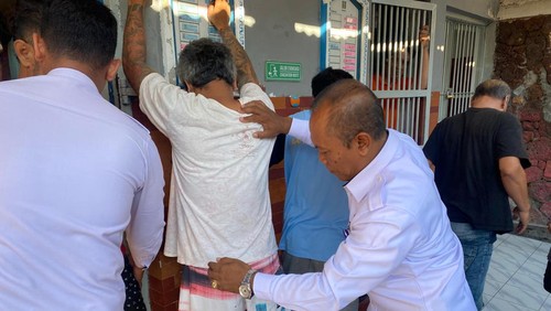 Lapas Kelas IIB Singaraja, Kantor Wilayah Kementerian Hukum Dan HAM Bali melaksanakan penggeledahan kamar hunian Warga Binaan, Rabu (9/10/2024).