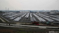 Berdasarkan data Gabungan Industri Kendaraan Bermotor Indonesia (Gaikindo), penjualan wholesales (pabrik ke dealer) mobil nasional turun 4,8% month to month (mtm) menjadi 72.667 unit pada September 2024, dari bulan sebelumnya 76.304 unit.  