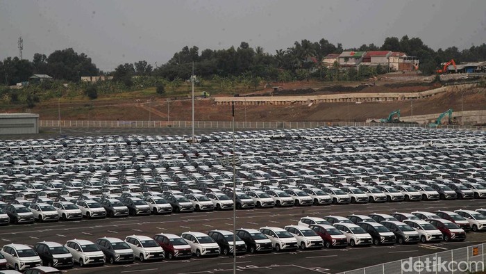 Penjualan mobil di Indonesia tahun 2024 menunjukkan tanda-tanda kelesuan. Hingga September 2024, penjualan mobil nasional baru menyentuh angka 633.218 unit.